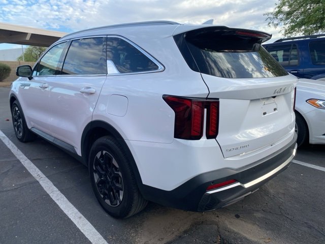 Used 2024 Kia Sorento S image 2