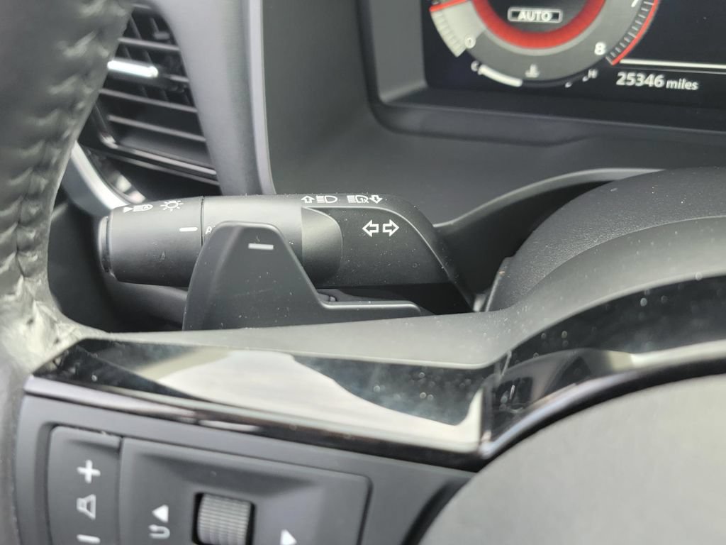 Used 2024 Nissan Rogue SL AWD/4WD image 32