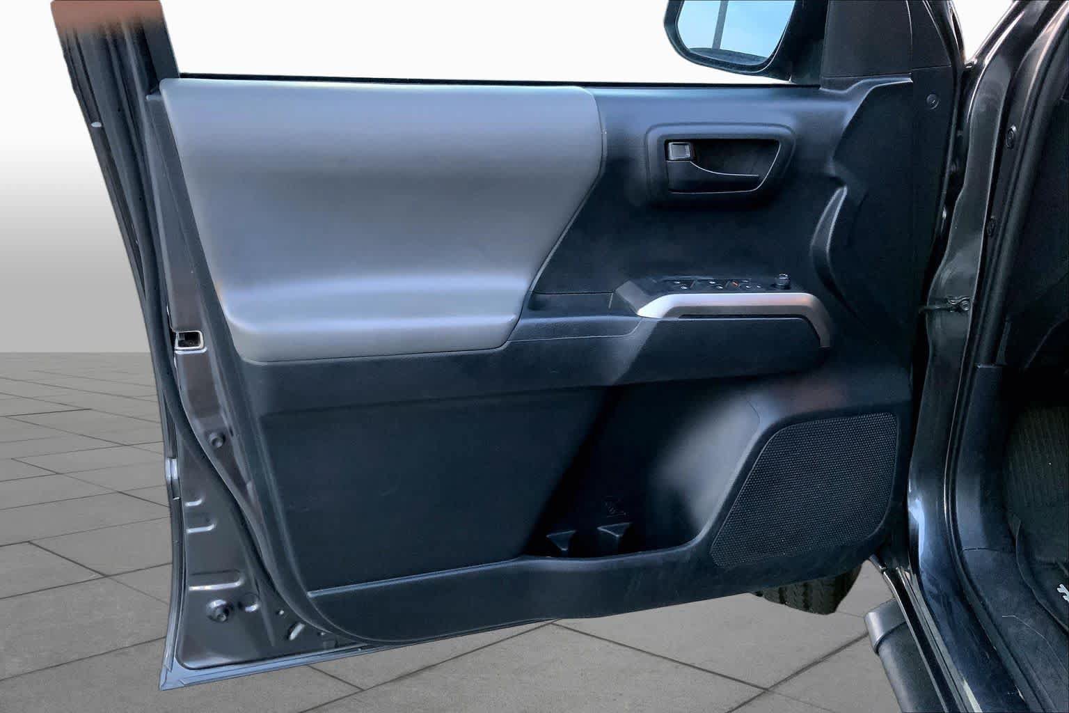 Used 2019 Toyota Tacoma SR5 RWD image 21