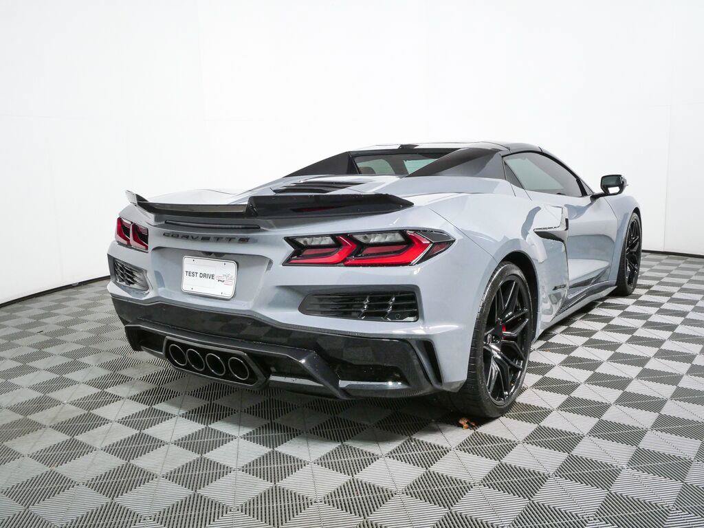 Used 2024 Chevrolet Corvette Z06 RWD image 30