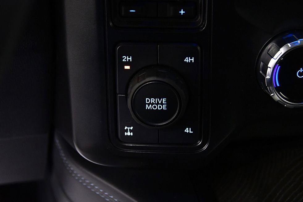 Used 2025 Ford F250 Platinum w/ FX4 Off-Road Package image 26
