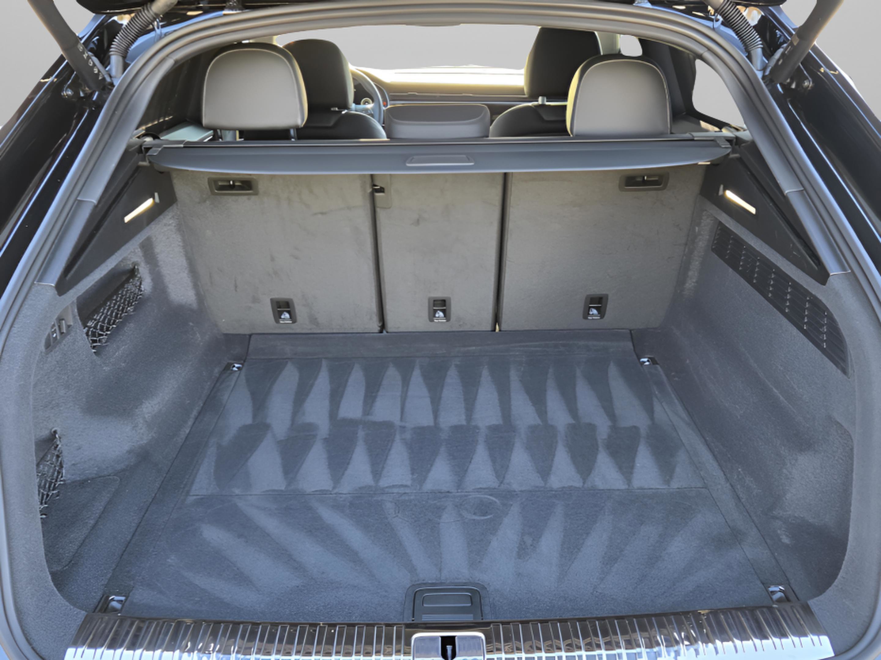 Used 2025 Audi Q8 Prestige w/ Prestige Package image 30