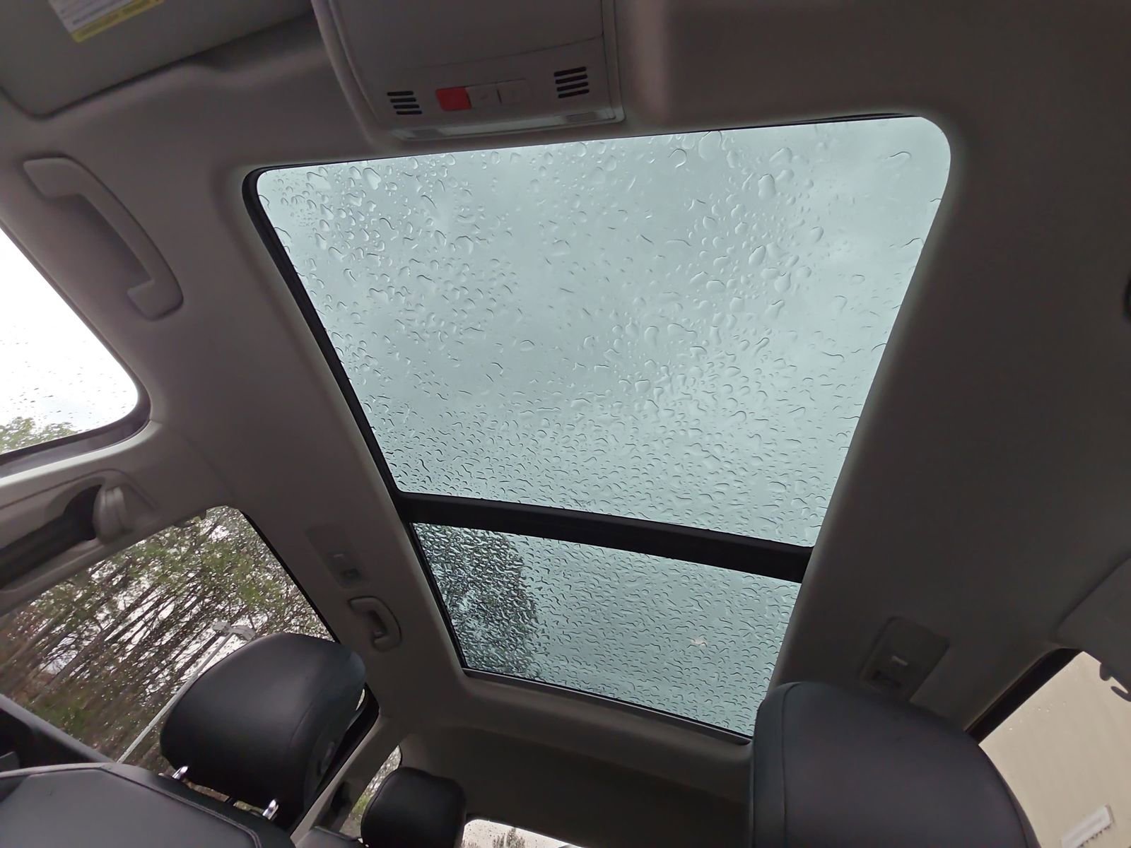 Used 2018 Volkswagen Tiguan SEL image 37