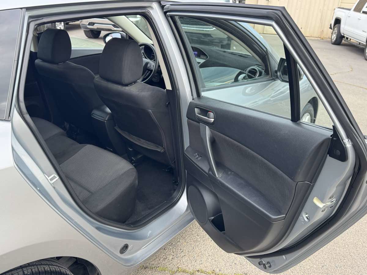 Used 2013 MAZDA MAZDA3 i Touring image 16