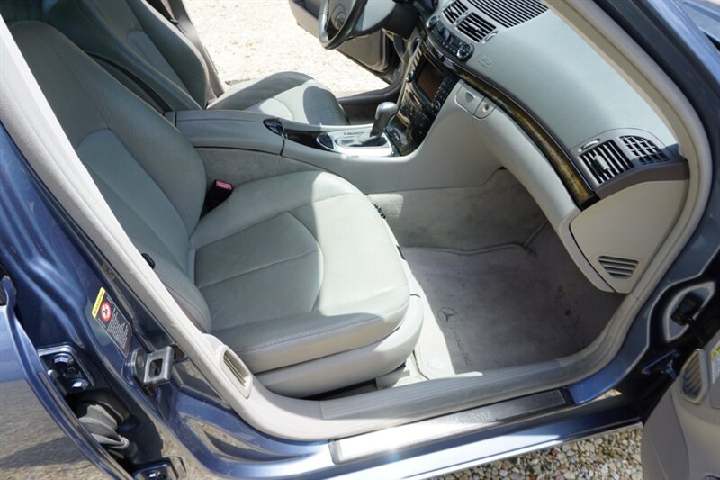 Used 2004 Mercedes-Benz E 500 4MATIC Sedan image 27