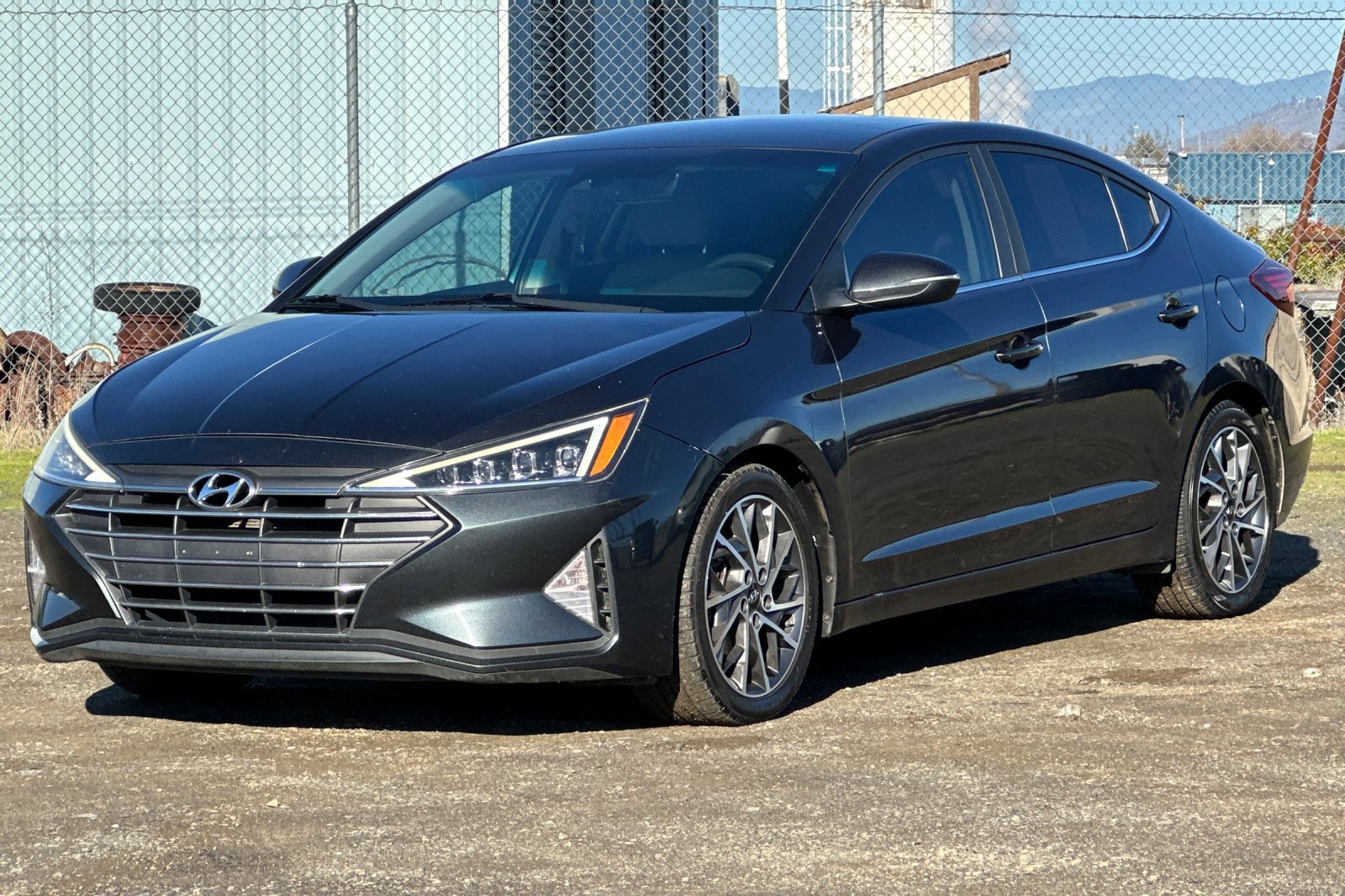 Used 2020 Hyundai Elantra Limited image 9