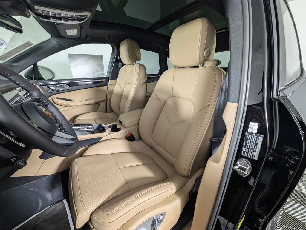 New 2026 Porsche Macan image 5