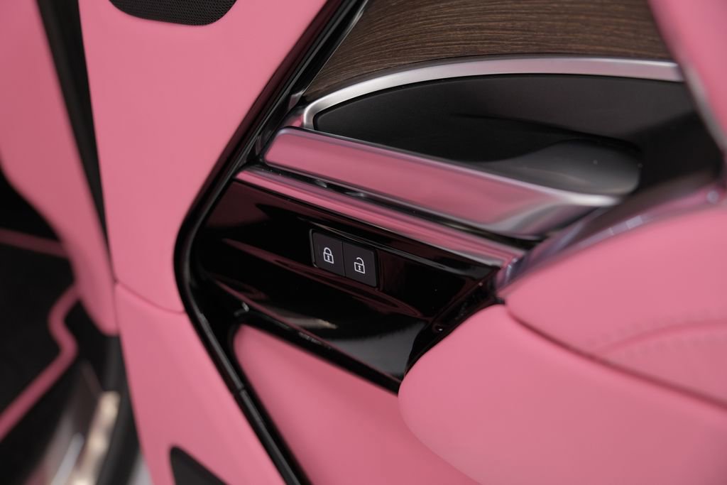 Used 2025 Land Rover Range Rover SE image 36