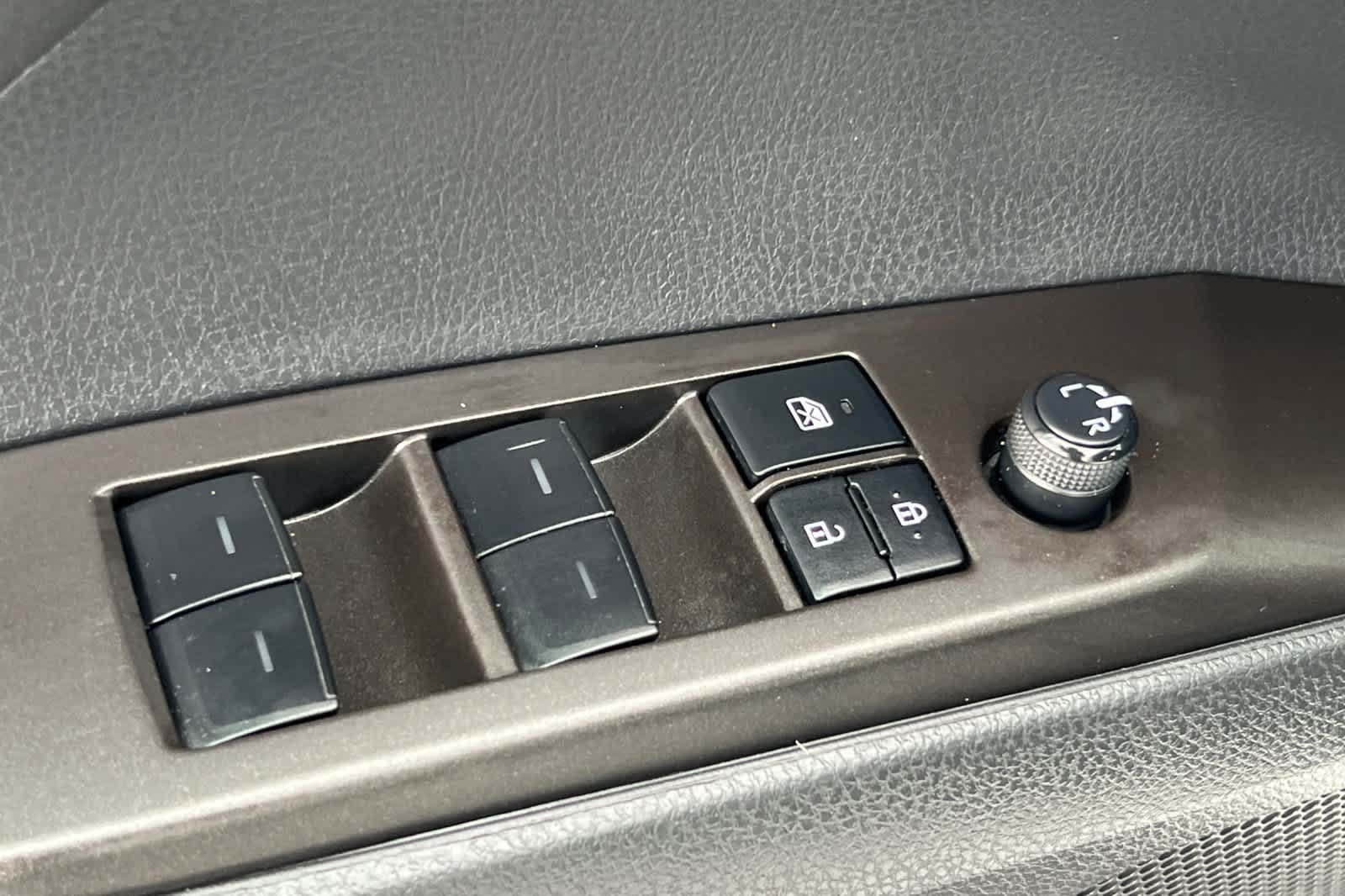 Used 2023 Toyota Camry SE FWD image 13