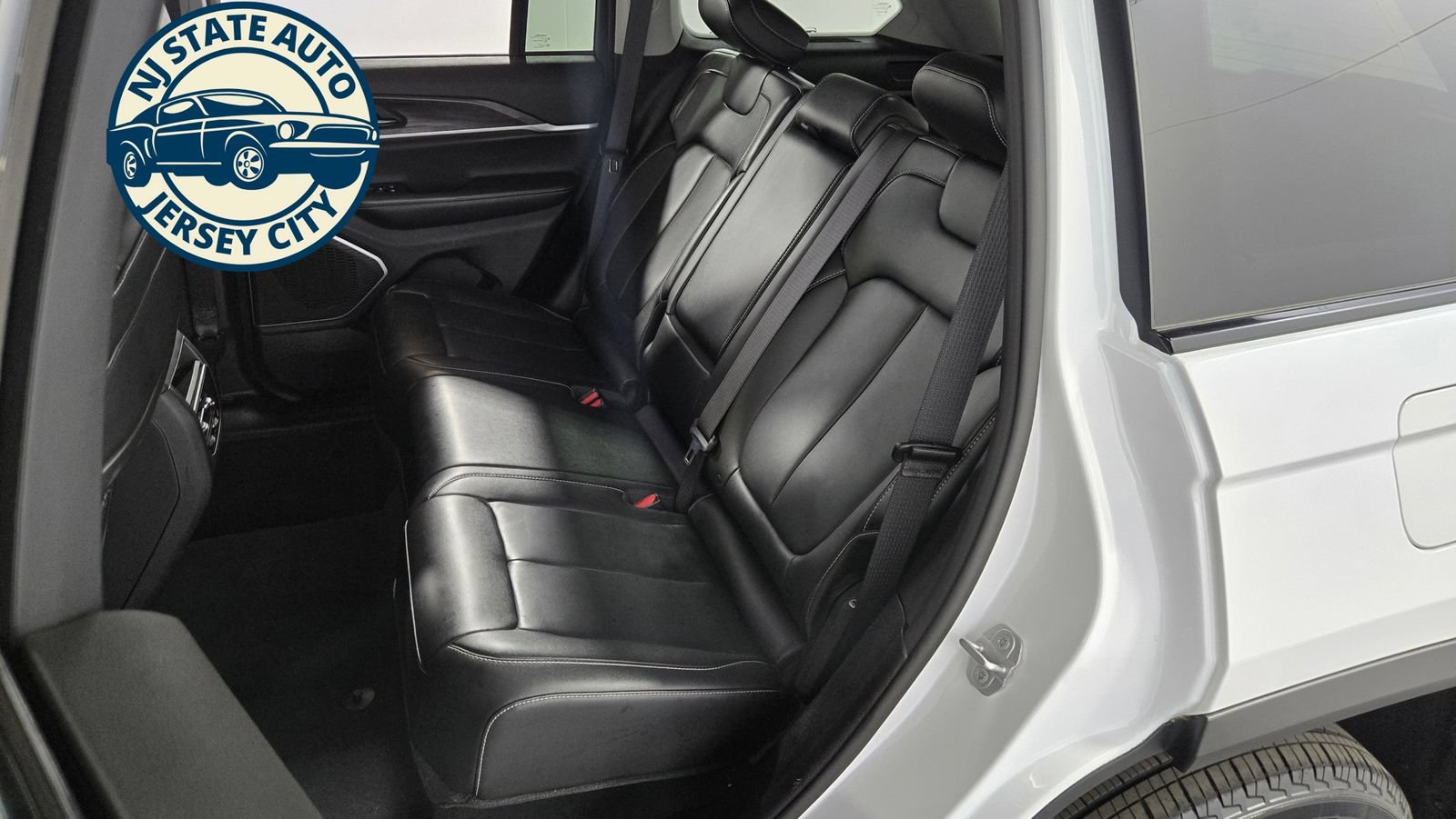 Used 2023 Jeep Grand Cherokee 4WD 4xe image 31