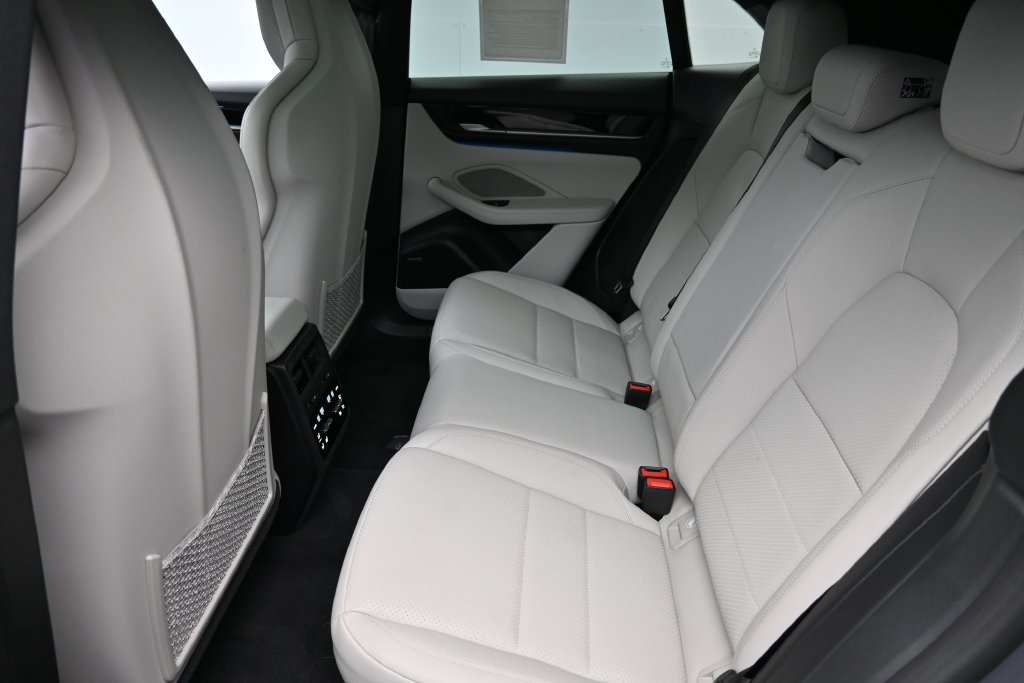 Certified 2025 Porsche Macan Electric RWD image 7