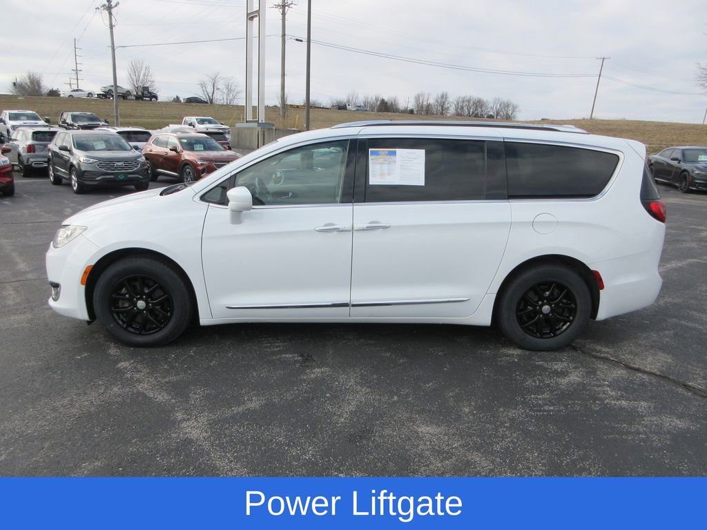 Used 2020 Chrysler Pacifica Touring-L image 2