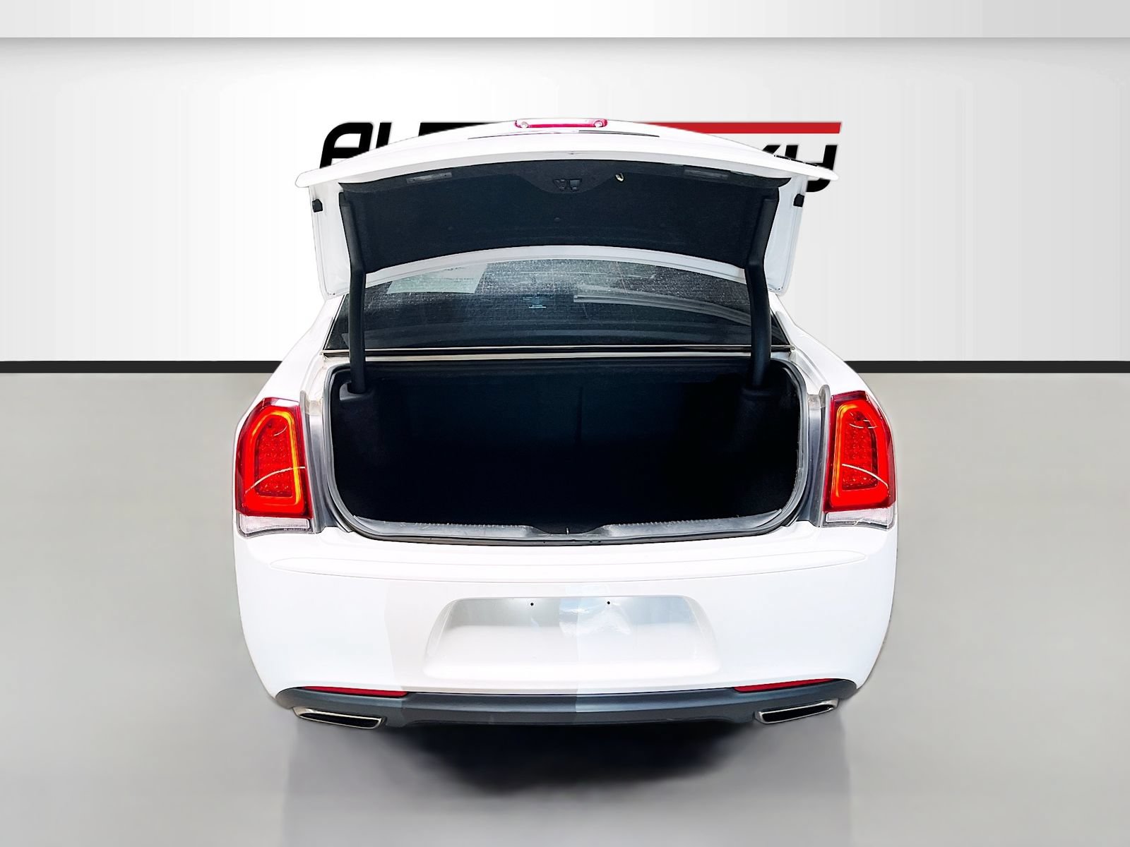 Used 2022 Chrysler 300 Touring w/ Sport Appearance Package RWD image 23