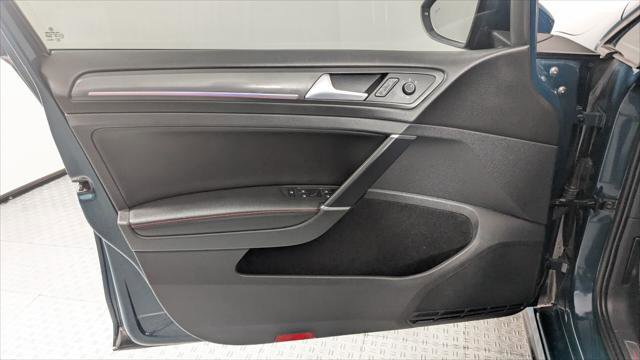 Used 2018 Volkswagen GTI SE image 13