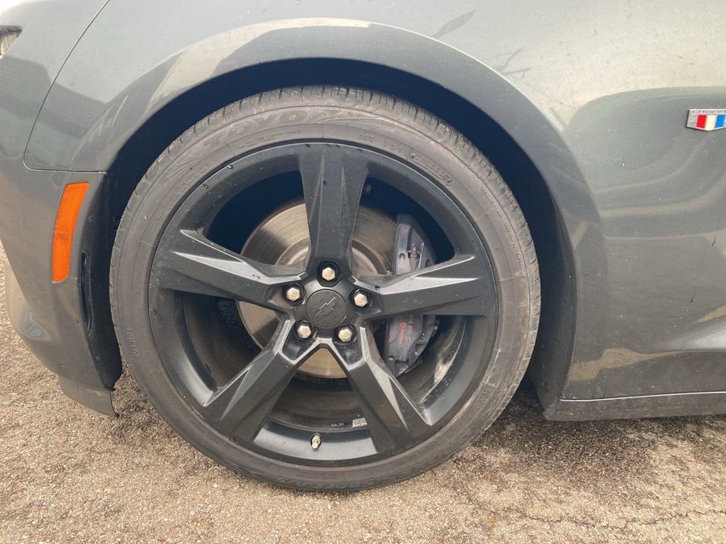 Used 2018 Chevrolet Camaro SS RWD image 12