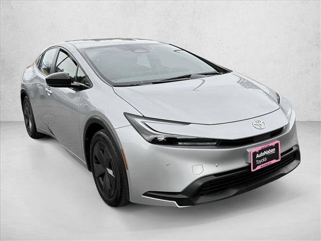 Used 2024 Toyota Prius LE image 3