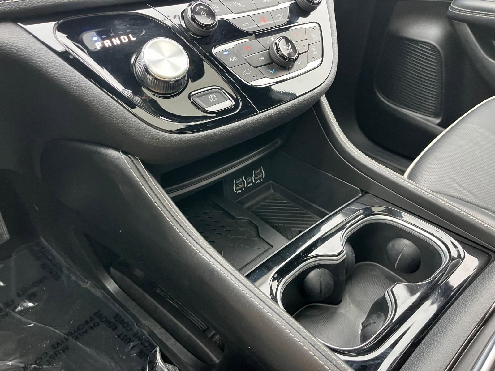 Used 2025 Chrysler Pacifica Limited image 45