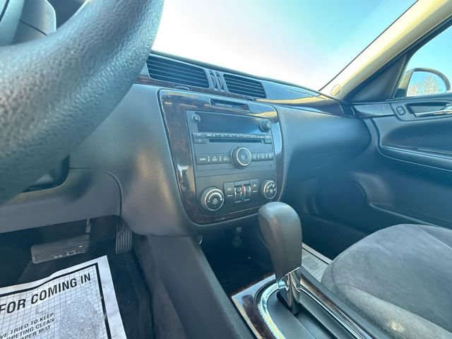 Used 2015 Chevrolet Impala LT w/ LT Sunroof Package FWD image 8