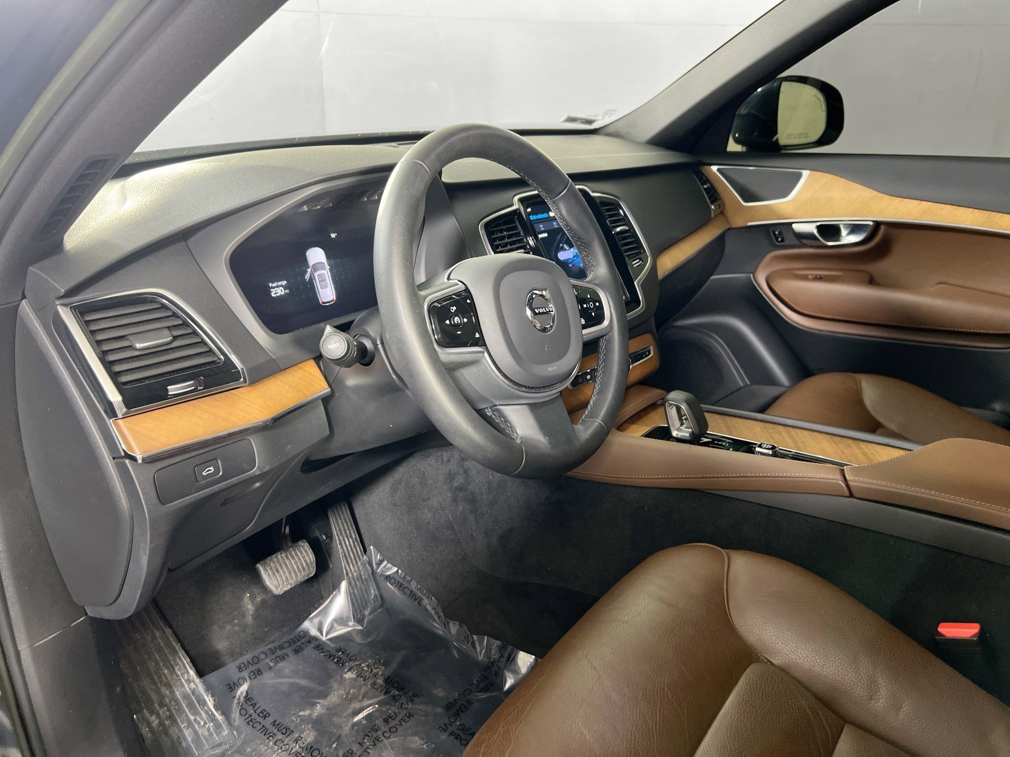 Used 2023 Volvo XC90 B6 Plus w/ Protection Package Premier image 9