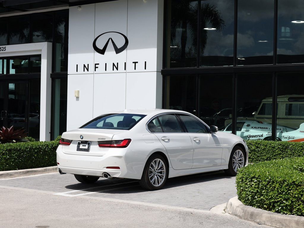 Used 2024 BMW 330i Sedan w/ Premium Package image 4