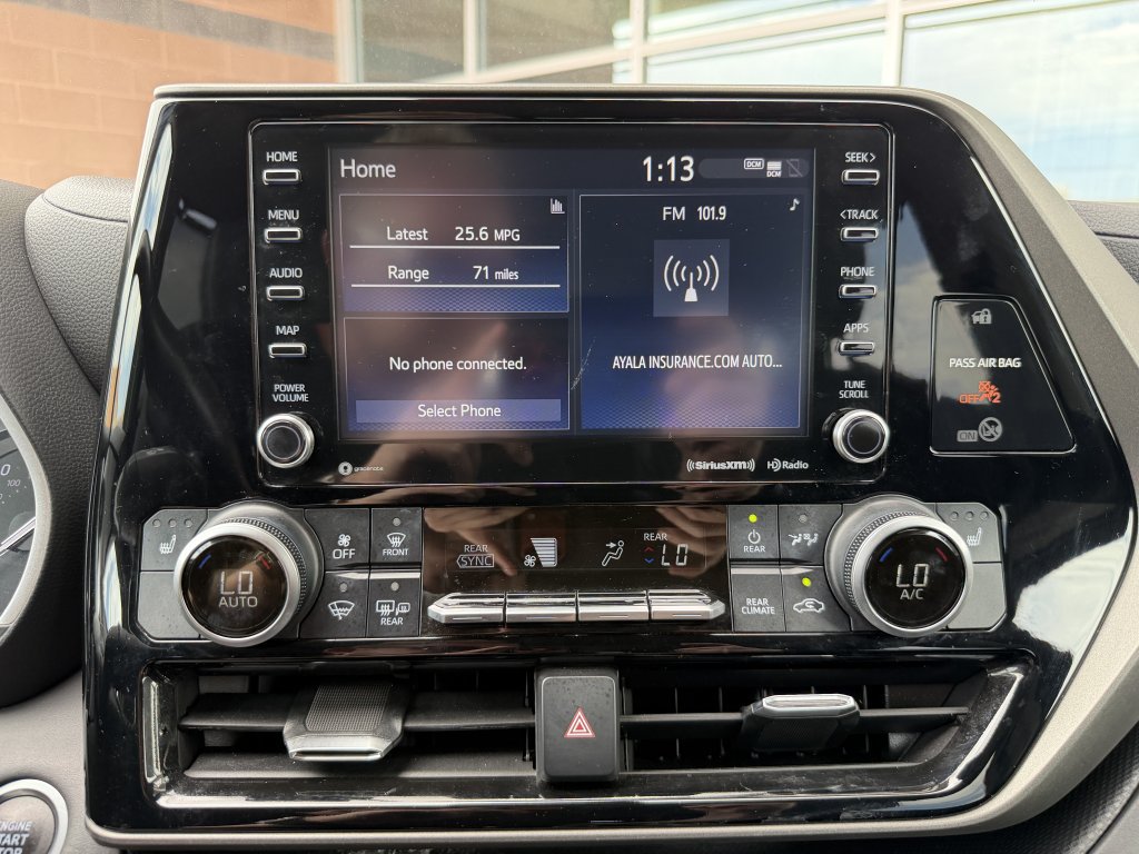 Used 2021 Toyota Highlander XLE AWD/4WD image 18