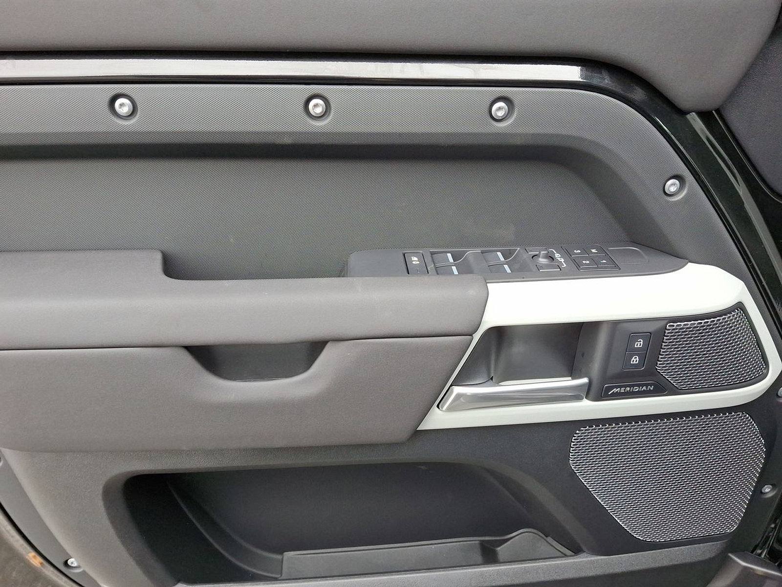 Used 2024 Land Rover Defender 110 S image 13