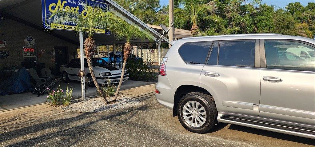 Used 2015 Lexus GX 460 w/ Premium Package AWD/4WD image 9