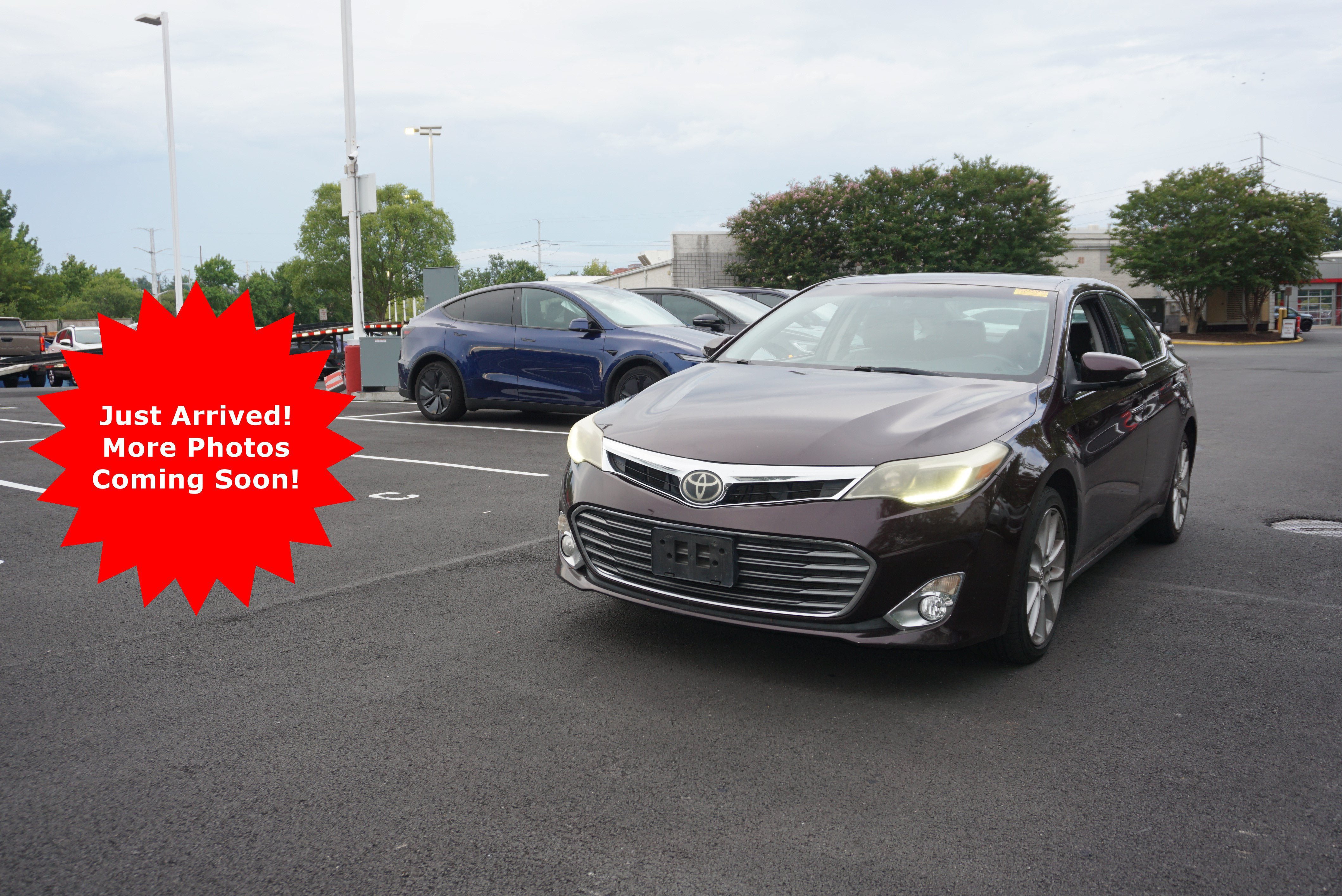 Used 2014 Toyota Avalon Limited w/ Technology Package FWD image 1