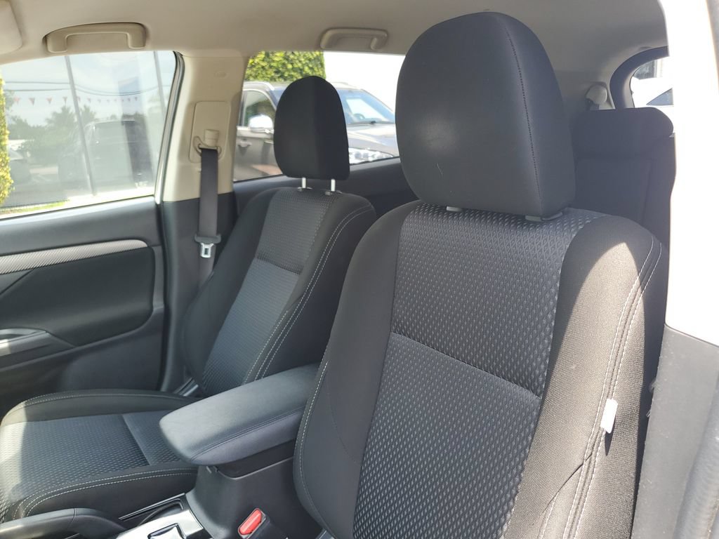 Used 2018 Mitsubishi Outlander ES AWD/4WD image 18