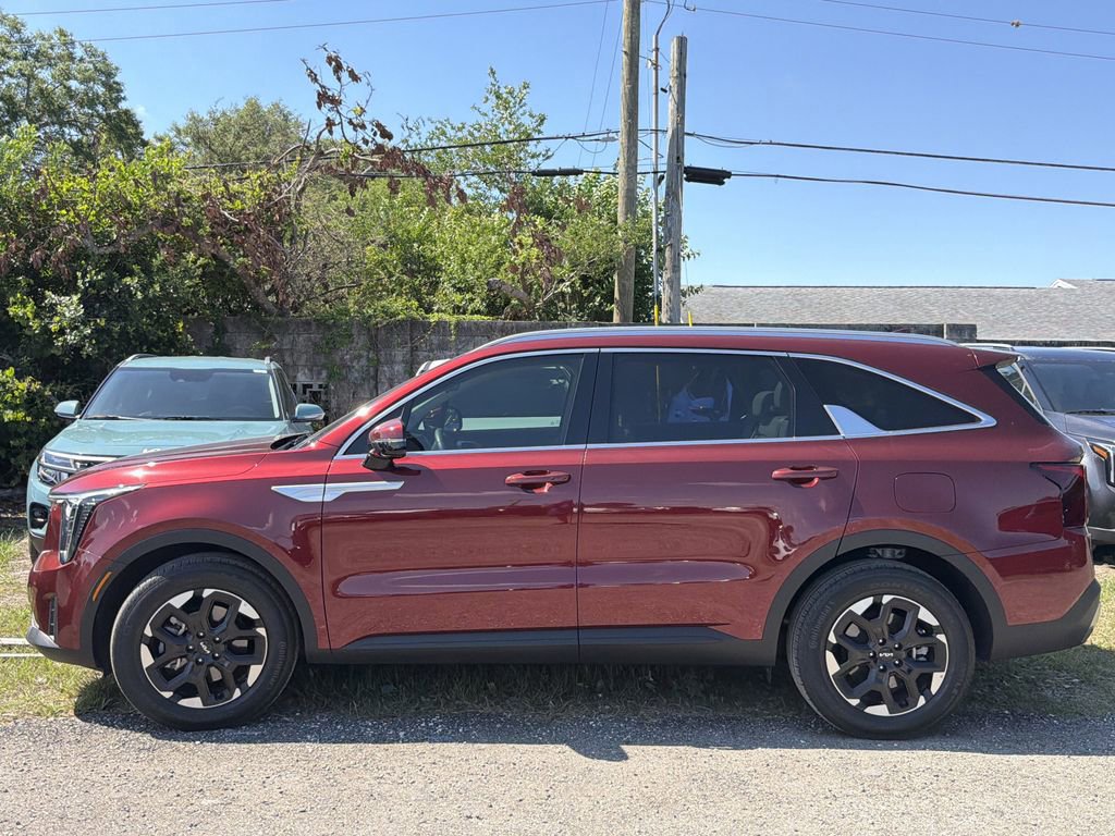 Certified 2025 Kia Sorento S w/ Panoramic Sunroof Package FWD image 4