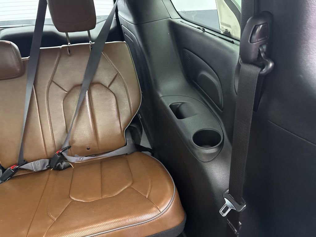 Used 2020 Chrysler Pacifica Limited w/ Advanced Safetytec Group image 38