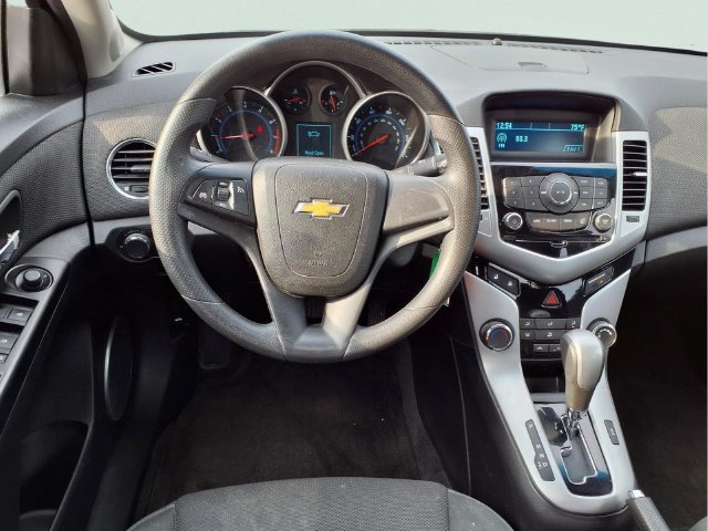 Used 2012 Chevrolet Cruze LT FWD image 2