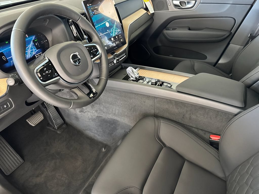 New 2026 Volvo XC60 T8 Plus w/ Climate Package PRO AWD/4WD image 9