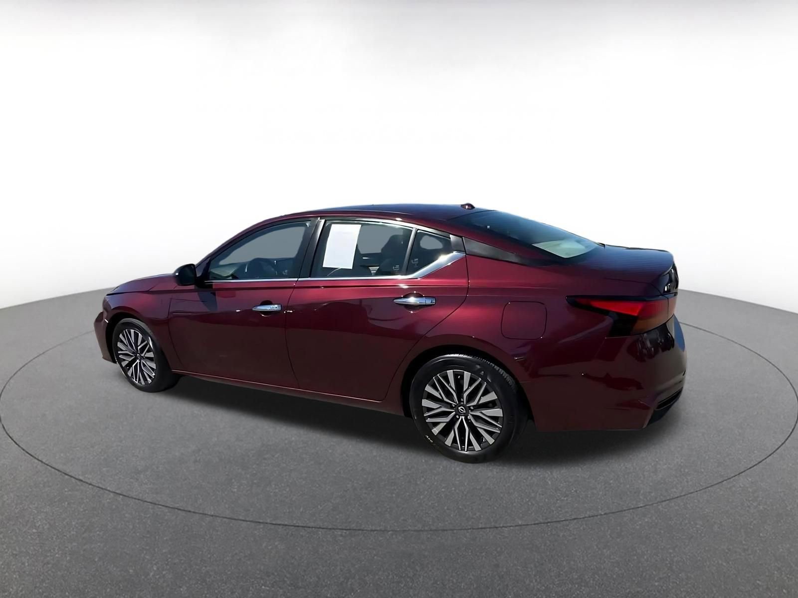 Used 2025 Nissan Altima 2.5 SV image 10