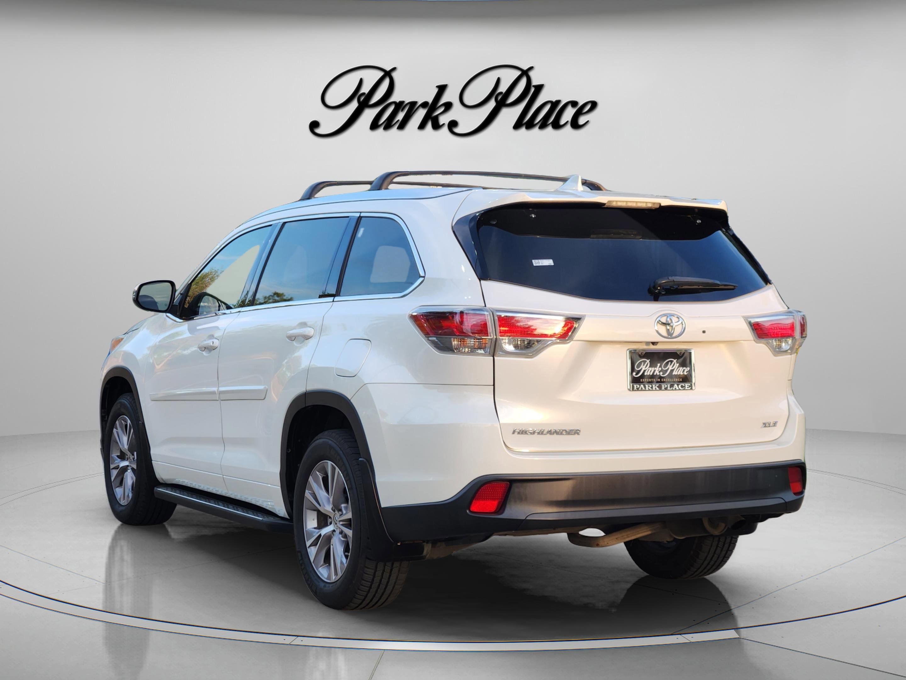 Used 2015 Toyota Highlander XLE image 3