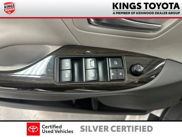 Used 2019 Toyota Sienna XLE w/ XLE Navigation Package AWD/4WD image 12