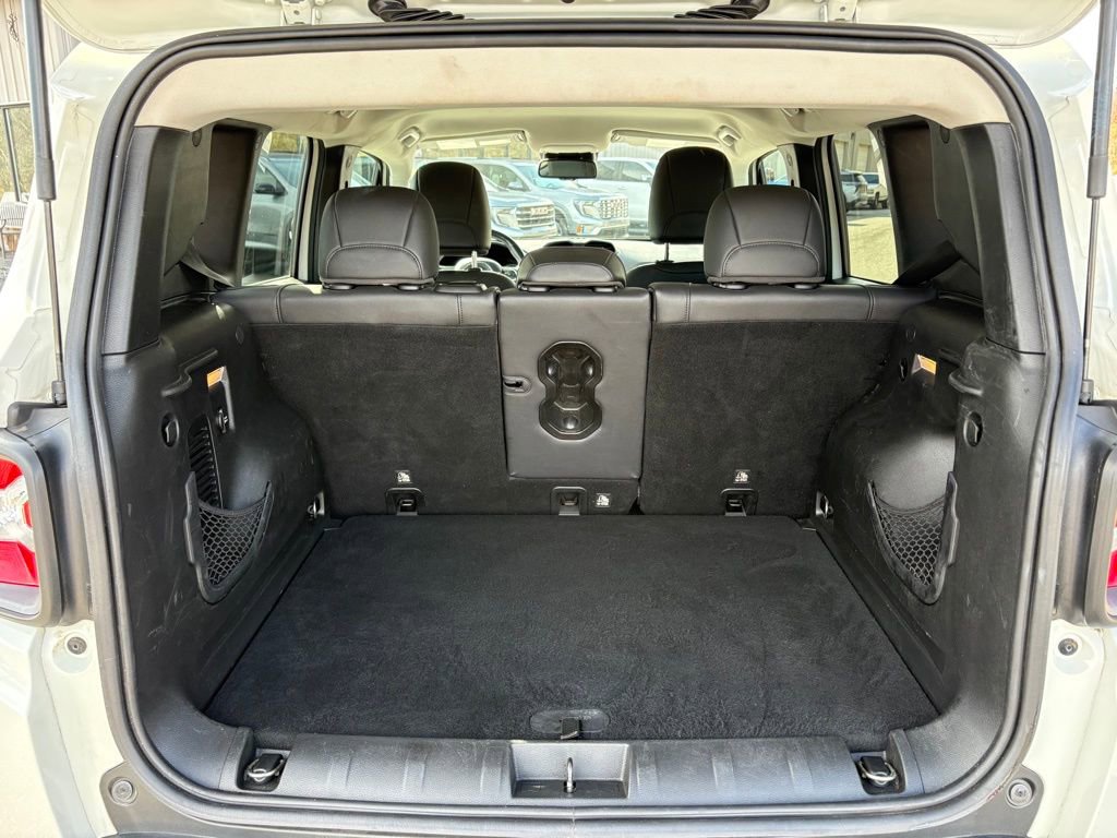 Used 2016 Jeep Renegade Trailhawk w/ Premium Trailhawk Package image 11