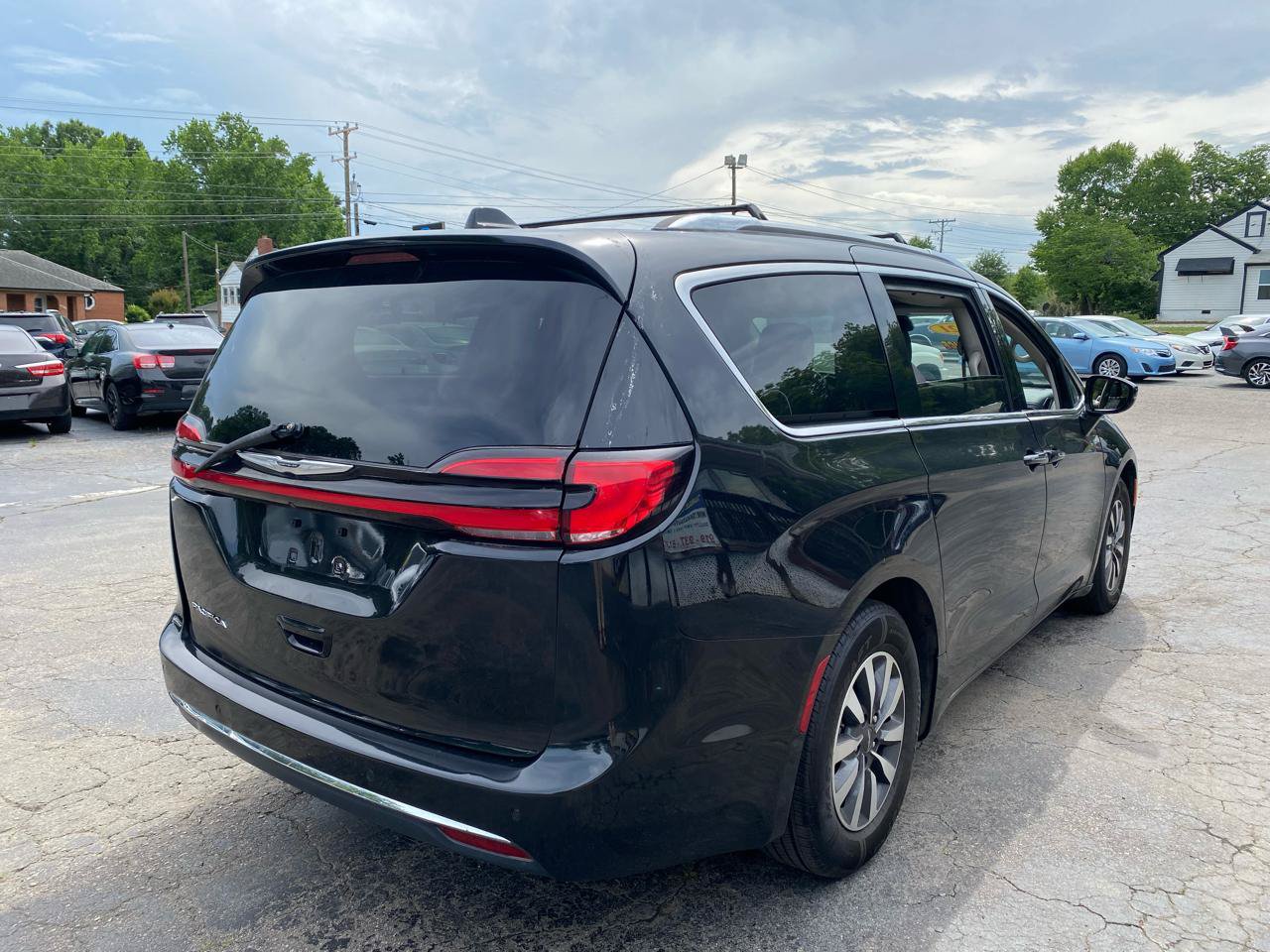 Used 2021 Chrysler Pacifica Touring-L FWD image 7