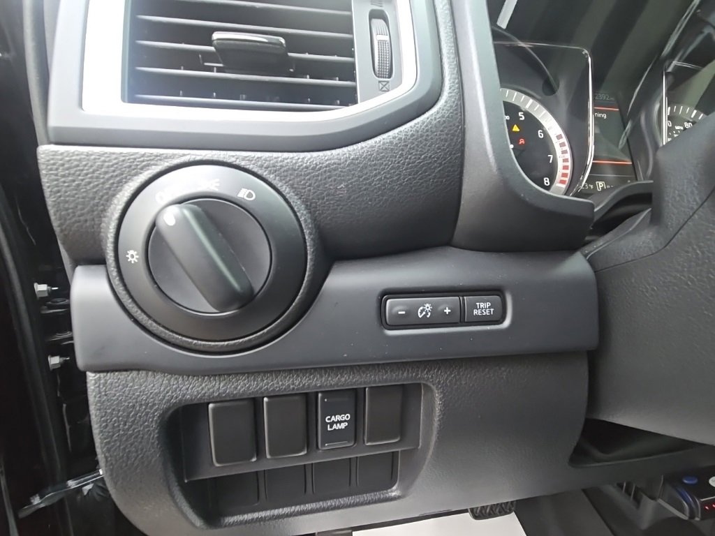 Used 2019 Nissan Titan S image 9