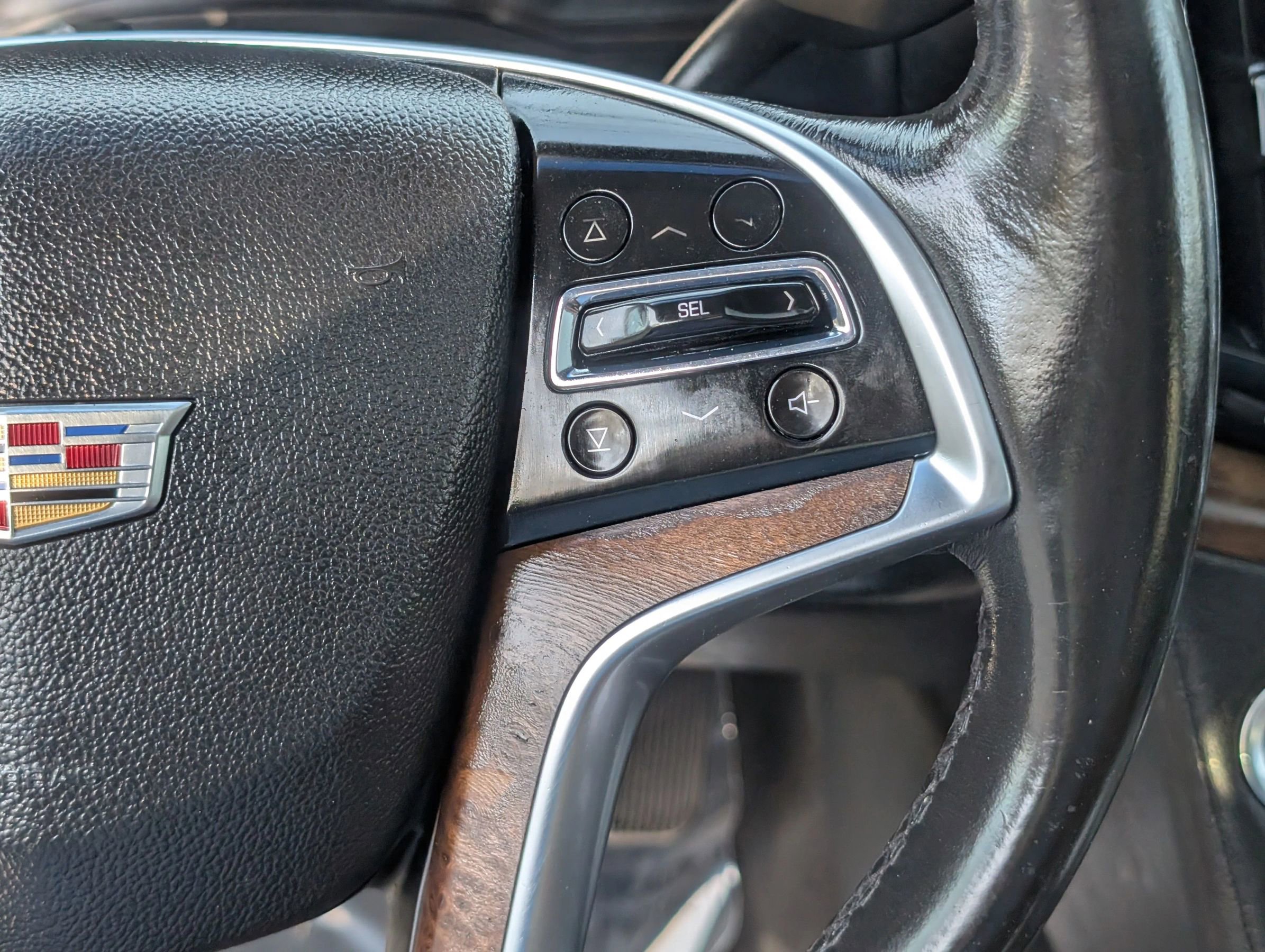 Used 2016 Cadillac Escalade Luxury image 28