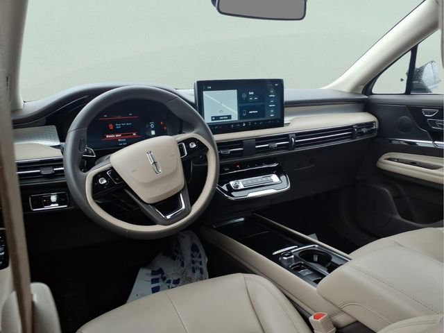 Used 2024 Lincoln Corsair FWD image 9