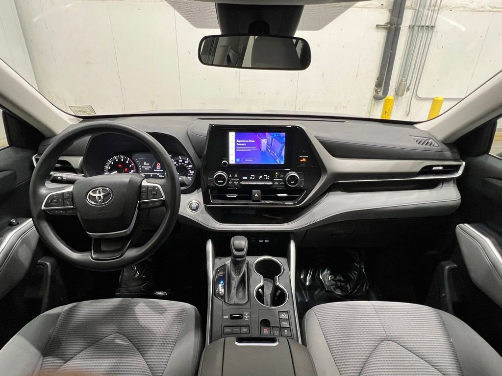 Used 2023 Toyota Highlander L image 24