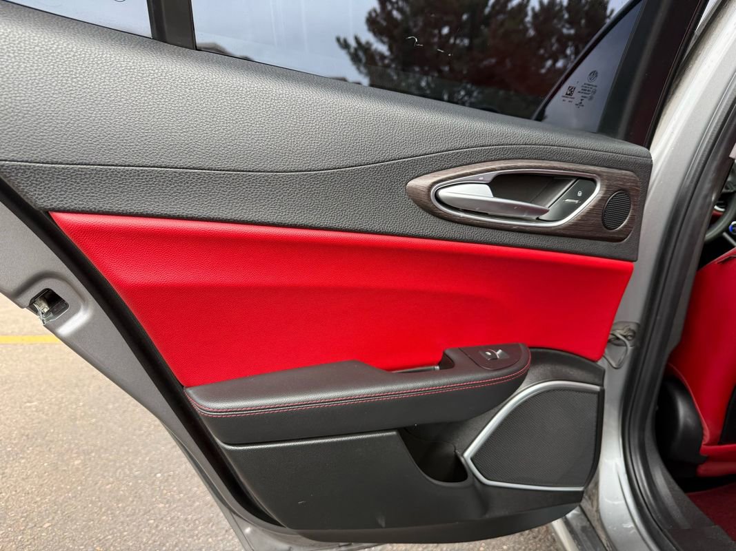 Used 2021 Alfa Romeo Giulia Ti w/ Nero Edizione image 15