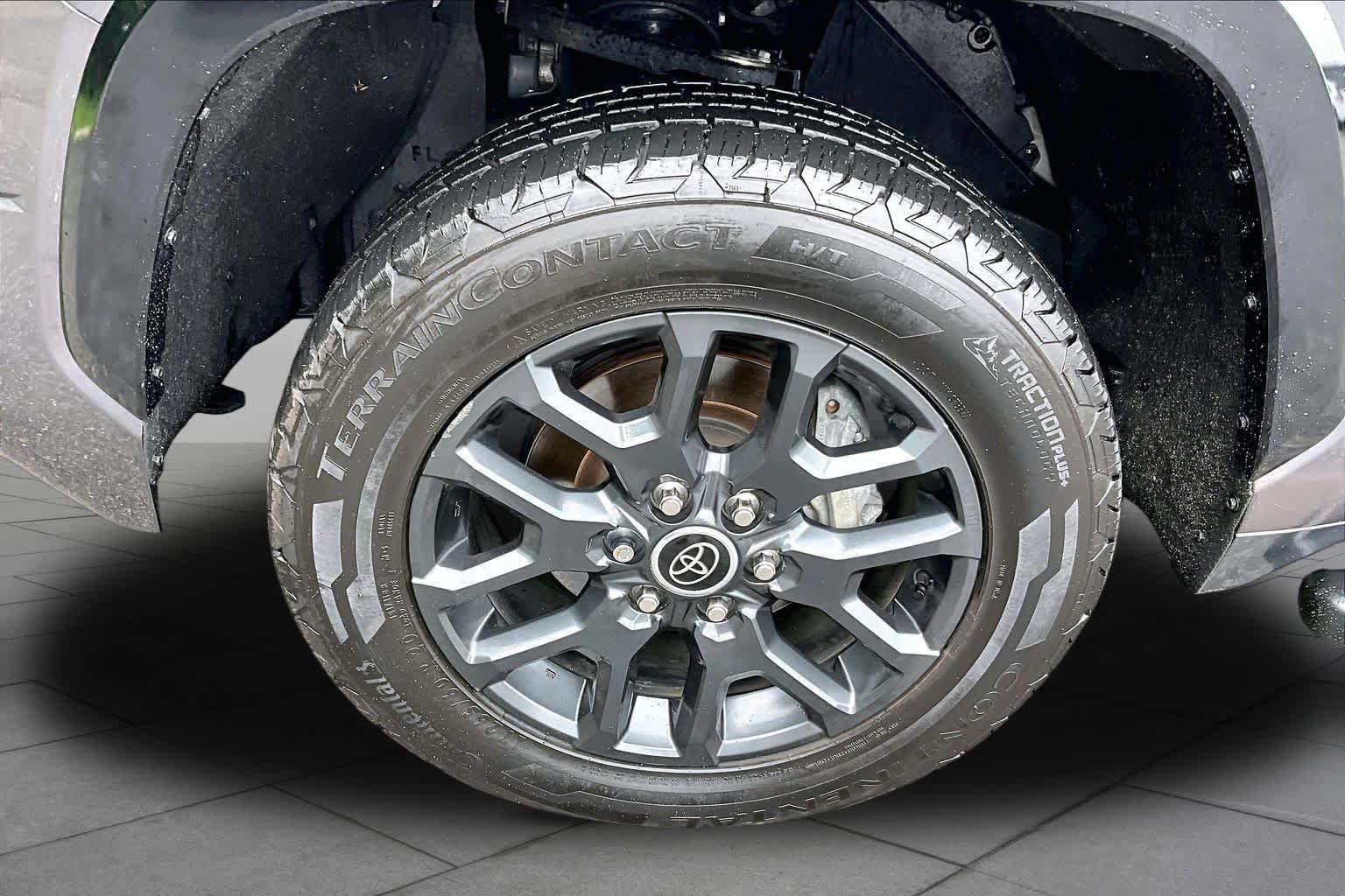 Used 2022 Toyota Tundra Platinum AWD/4WD image 11