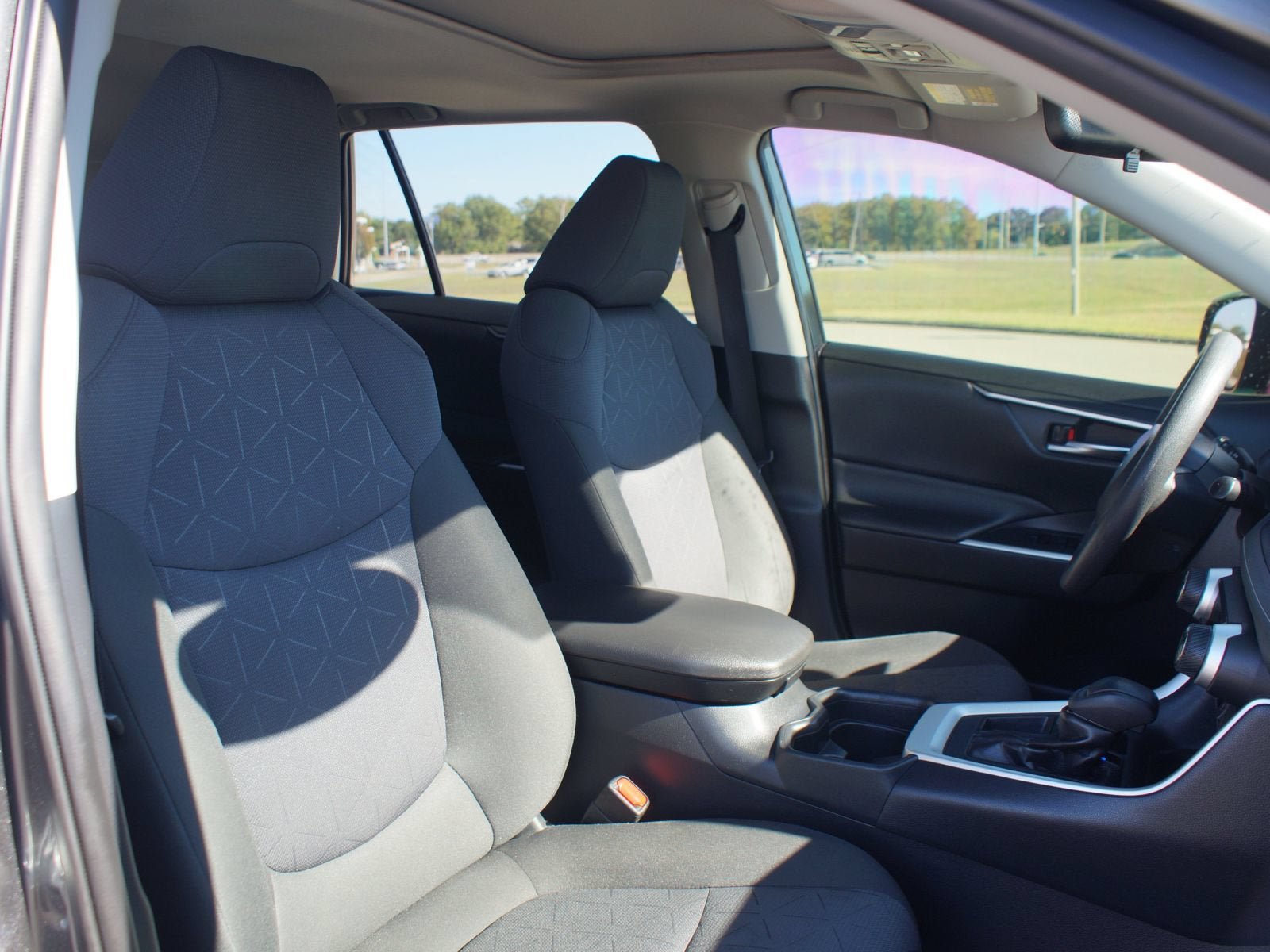 Used 2019 Toyota RAV4 XLE w/ Convenience Package FWD image 23