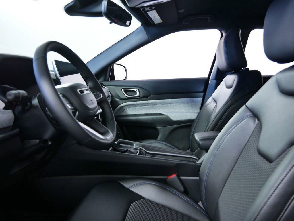 Used 2024 Jeep Compass Latitude image 29