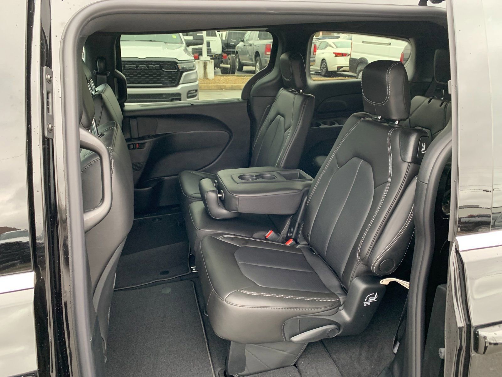 New 2026 Chrysler Pacifica Select image 13