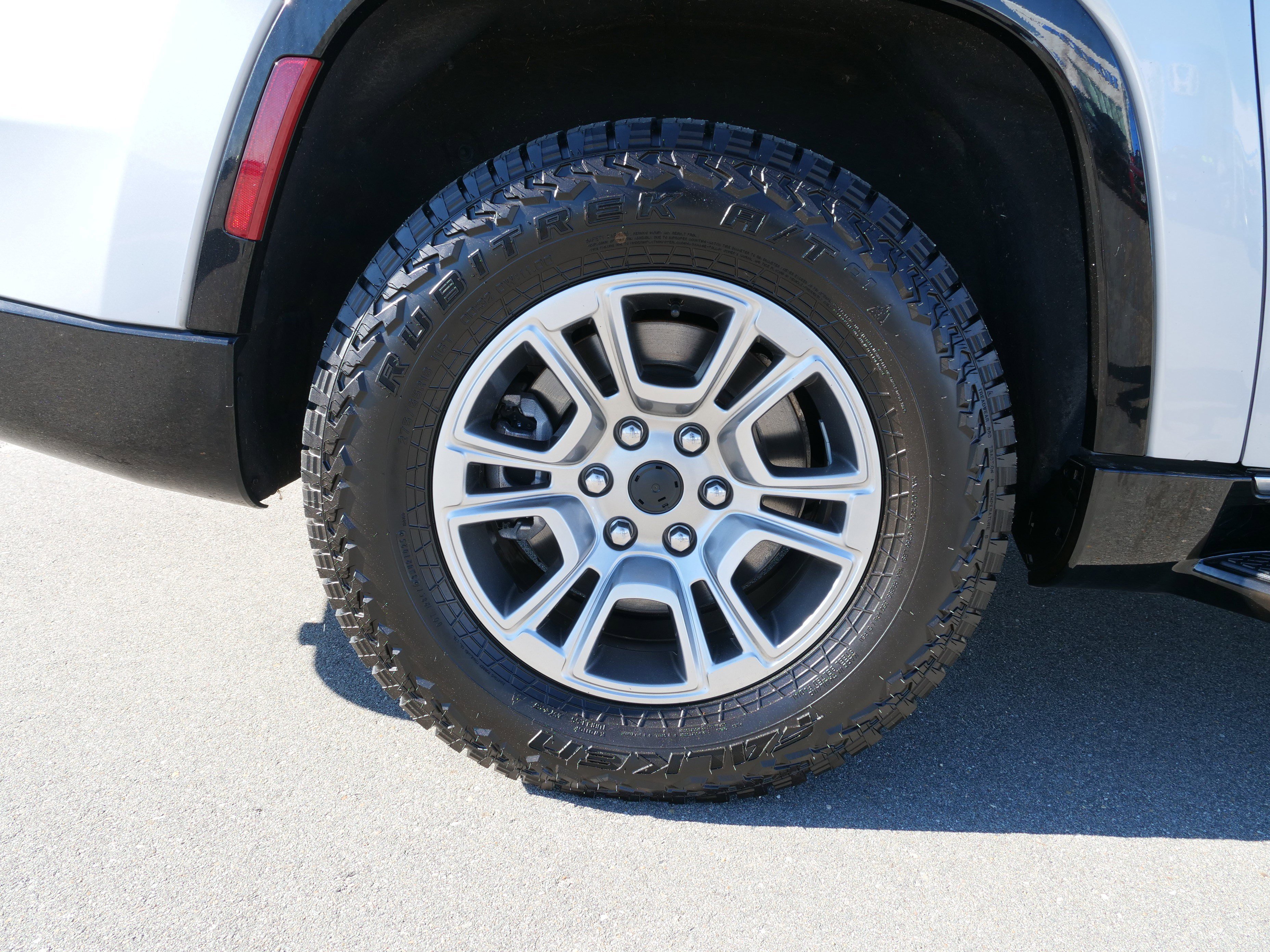 Used 2024 Jeep Wagoneer L Base image 11