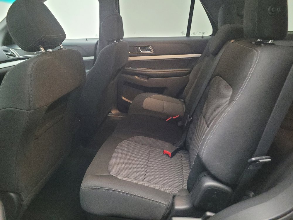 Used 2016 Ford Explorer XLT FWD image 18