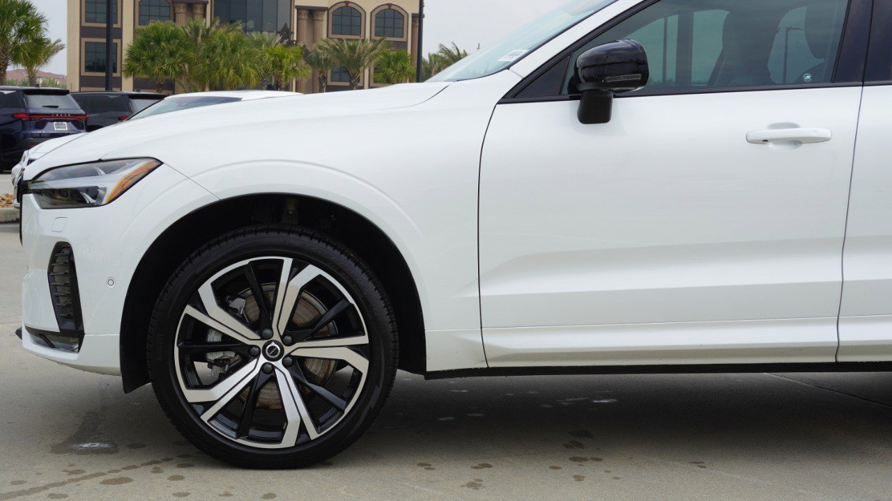 Used 2025 Volvo XC60 B5 Ultra w/ Protection Package Premier image 10
